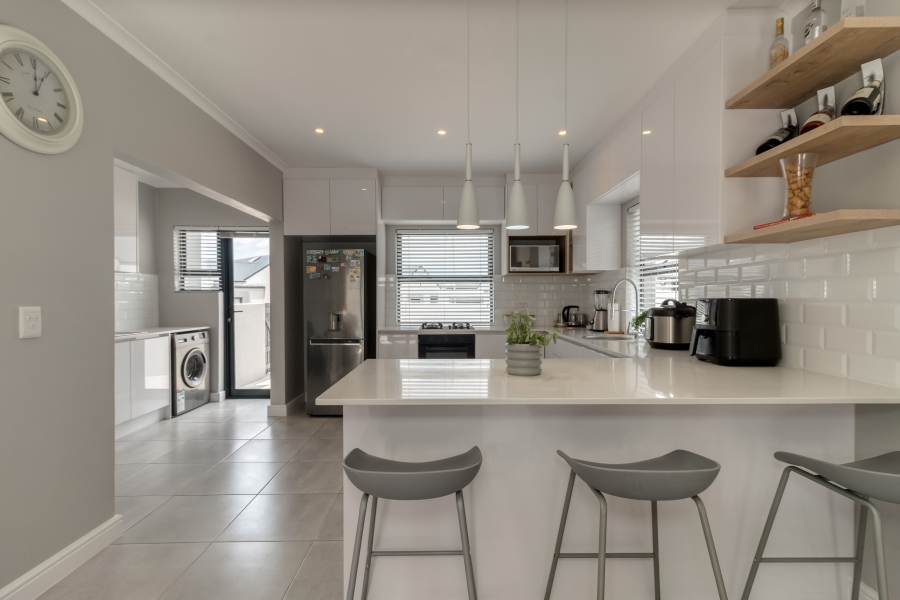 4 Bedroom Property for Sale in Aan de Wijnlanden Western Cape